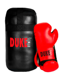 Duke Fitness Junior nyrkkeilysetissä on mukana pieni mutta pippurinen ja stydi, n. 50cm nyrkkeilysäkki ja 6 oz. keinonahkaiset PU-nyrkkeilyhanskat.