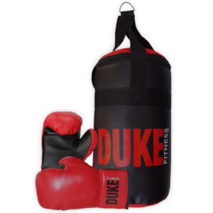Duke Fitness junior nyrkkeilysetti, jossa on mukana pieni, mutta tymäkkä nyrkkeilysäkki ja ihan oikeat 6 oz. keinonahkaiset PU nyrkkeilyhanskat.