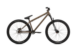 NS Bikes Metropolis 1 dirt jump - huippulaatua baanalle!