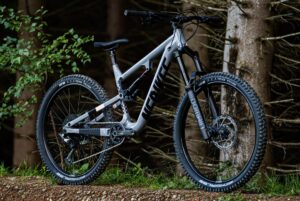 NS Bikes Soda sopii hyppyihin ja bike park käyttöön